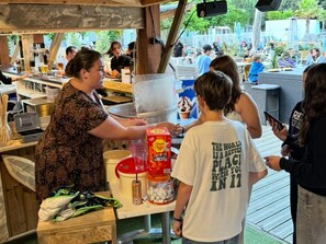 Outdoor dining - Spacious mobile home - 7 guests (Grayan-et-l'Hôpital)