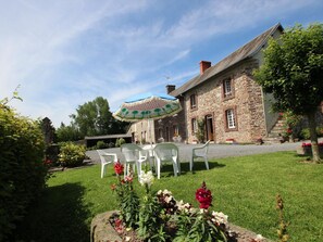 Outdoor dining - Country house, pets allowed - 6 guests (Cerisy-la-Salle)