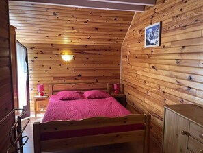 Room - Duplex in Cauterets: terrace, barbecue, 2 br (Cauterets)