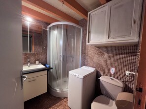 Bathroom - Duplex in Cauterets: terrace, barbecue, 2 br (Cauterets)