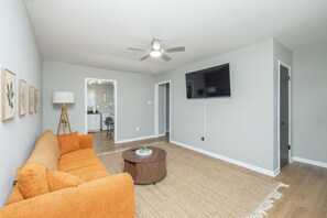 Living area - Earth & Ember -Cottage House Retreat! (Richmond)