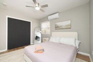 Room - Earth & Ember -Cottage House Retreat! (Richmond)