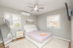 Room - Earth & Ember -Cottage House Retreat! (Richmond)