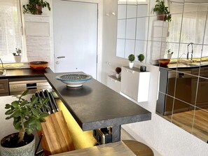 Kjøleskap, mikrobølgeovn, ovn og oppvaskmaskin