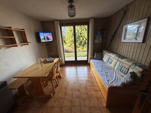 TV - Practical apartment near centre - 4 guests (Châtel)