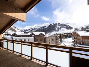 Property grounds - Spacious 158 m² duplex, 5 bedrooms, near center, parking (Val-d'Isère)