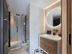 Bathroom - Spacious 158 m² duplex, 5 bedrooms, near center, parking (Val-d'Isère)