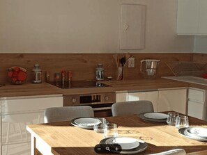 Fridge, microwave, oven, stovetop - Bright apartment, 6 guests (Châtel)