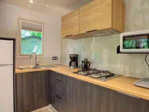 Fridge, microwave, coffee/tea maker - Cozy mobile home for 4 guests (Girac)