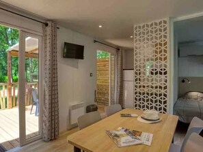 Dining - Cozy mobile home for 4 guests (Girac)