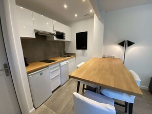 Fridge, oven, dishwasher, cookware/dishes/utensils - 2 pieces au calme tout confort (ARCACHON)