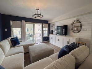 TV - Harbor Front Condo. Minutes to downtown. (Cape May)