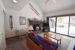 Living area - Mad River Valley Basecamp (Waitsfield)