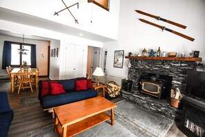 Living area - Mad River Valley Basecamp (Waitsfield)