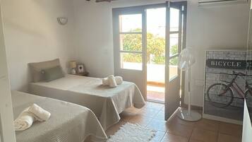 2 bedrooms, free WiFi, bed sheets, wheelchair access