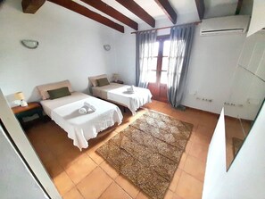 2 bedrooms, free WiFi, bed sheets, wheelchair access - Apartment for 7 at 5 minutes from the beach (Eivissa)