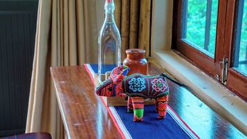 Bungalow Deluks, pemandangan lembah | Detail interior