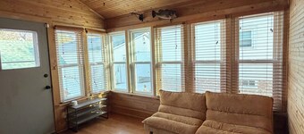 4-bedroom house in Redgranite with cool AC for relaxing stay