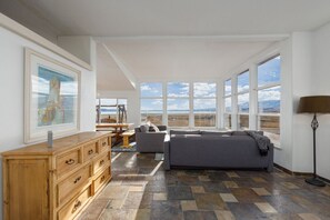 Fernseher, Kamin