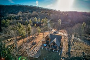 Exterior - Safe Haven at Eagles Nest - views, hot tub, firepit, fireplace, game table (Banner Elk)