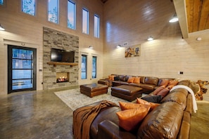 Smart TV y chimenea 
