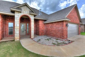 Exterior - Lawton Lonesome Dove 4 Bd/3 Ba Home (Lawton)