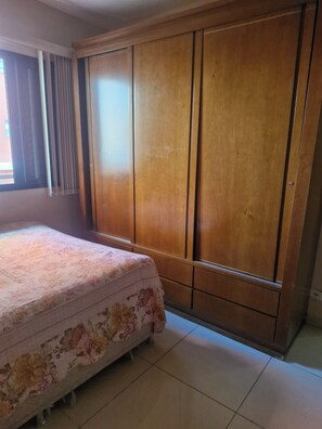 Room - New apartment with large balcony and swimming pools. (Guarujá)