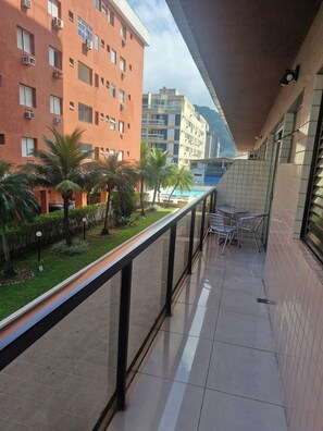 Property grounds - New apartment with large balcony and swimming pools. (Guarujá)