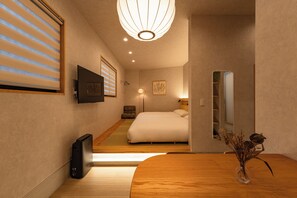 1 Schlafzimmer, Schreibtisch, Bügeleisen/Bügelbrett, Reisekinderbett