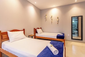 4 bedrooms, iron/ironing board, internet, bed sheets