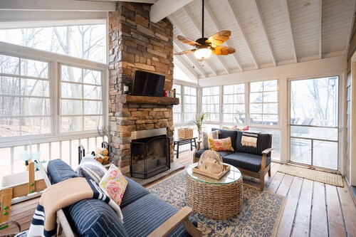 Family Luxury Lake Michigan Cottage w/ Hot Tub