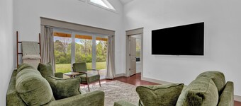 Brand New Charming 3-bedroom Barndo on a scenic mountain with all the comforts!