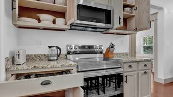 Micro-ondes, four, plaque de cuisson, lave-vaisselle