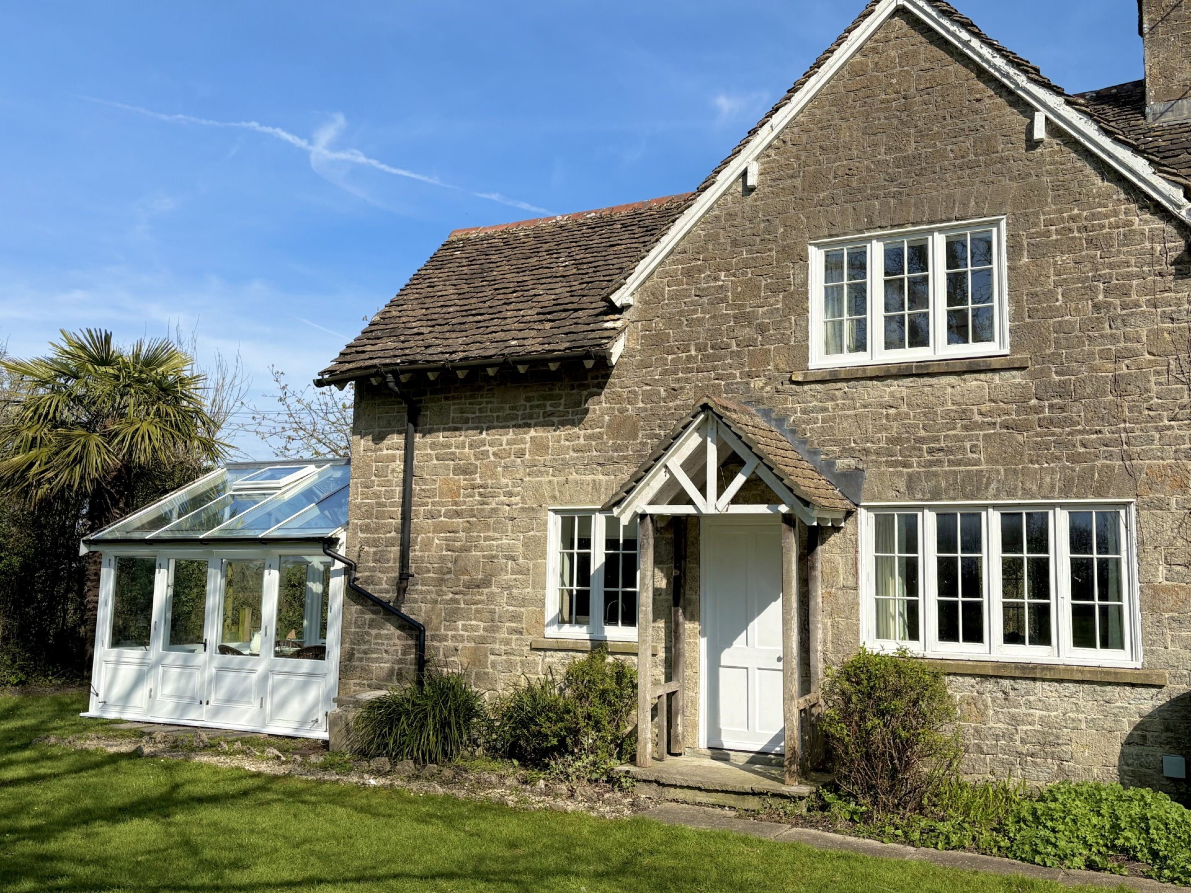 Amy's Cottage, Alweston, Sherborne: A country cottage for four guests
