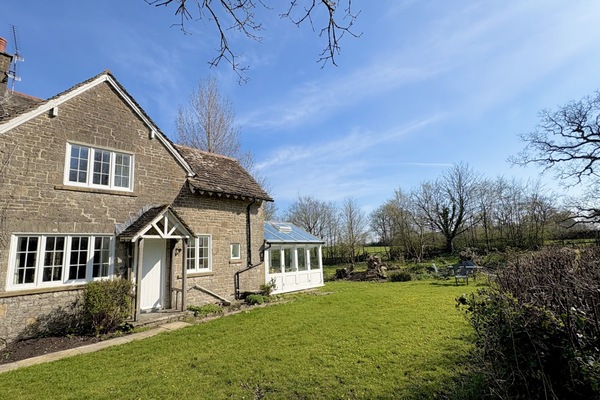 South Cottage, Alweston, Sherborne: Sitting in a peaceful rural setting