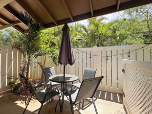 Outdoor dining - Ko Olina Townhome - Garage, W/D, Amenities (Kapolei)