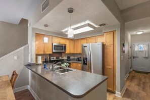 Fridge, microwave, oven, stovetop - Ko Olina Townhome - Garage, W/D, Amenities (Kapolei)