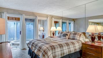 Desk, iron/ironing board, WiFi, bed sheets