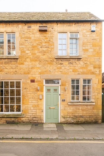 Beautiful 2 Bedroom Home in The Cotswolds