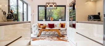 Beautiful 5 Bedroom Home in Evesham