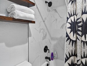 Shower, hair dryer, towels, soap - 2 Units 6-Bedroom Condo in Enchanting Angel Fire perfect for groups (Angel Fire)