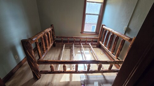 Private Game Haven! 2-bedroom, 1-bath +  Tabletop Gaming & Multimedia Party Room