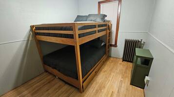 2 bedrooms, WiFi, bed sheets