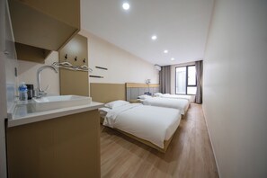 Habitación triple económica, vista al patio