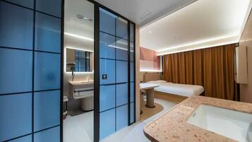 Habitación básica doble, vistas al patio | Baño