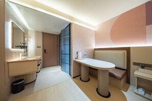 Habitación básica doble, vista al patio | Spa