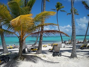 Beach - Luxury Vista Cana Retreat · Lagoon, Beach Club, Golf & Pool (Punta Cana)