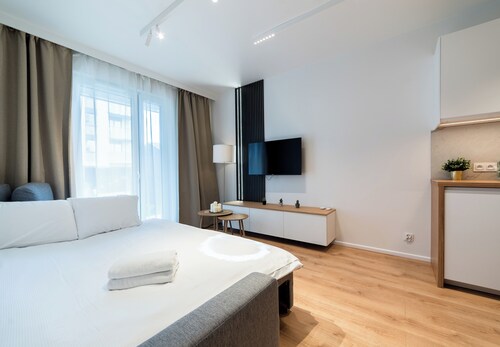 Posnania Chic Apartment with Garden