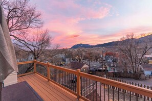 Property grounds - Walkable OCC Stay w/ Pikes Peak Views (Colorado Springs)