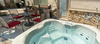 30% OFF PROMO! East Ogden Dream, Newly Built, BBQ, Patio, Views, Dedicated Spa!